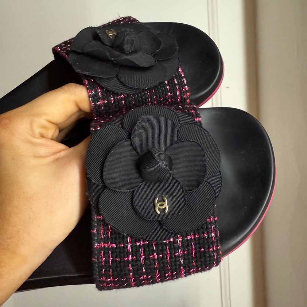 CHANEL Black and Pink tweed sandals